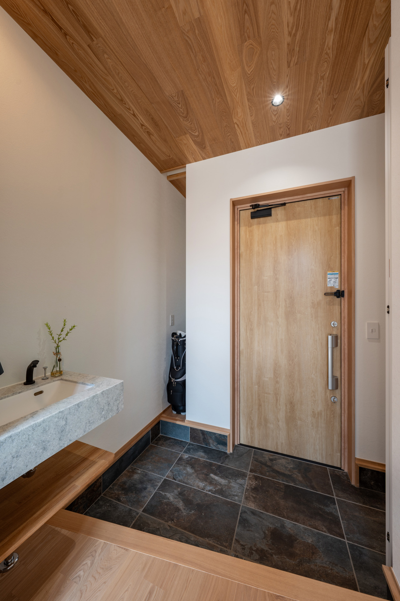 玄関ホールの自動照明