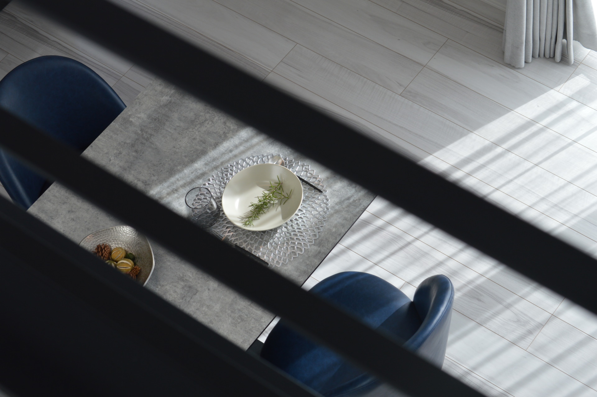 吹き抜けと回遊動線の家ダイニング５