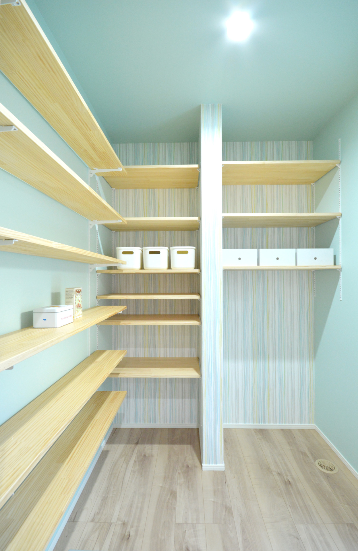 平屋風に暮らせる家_パントリー