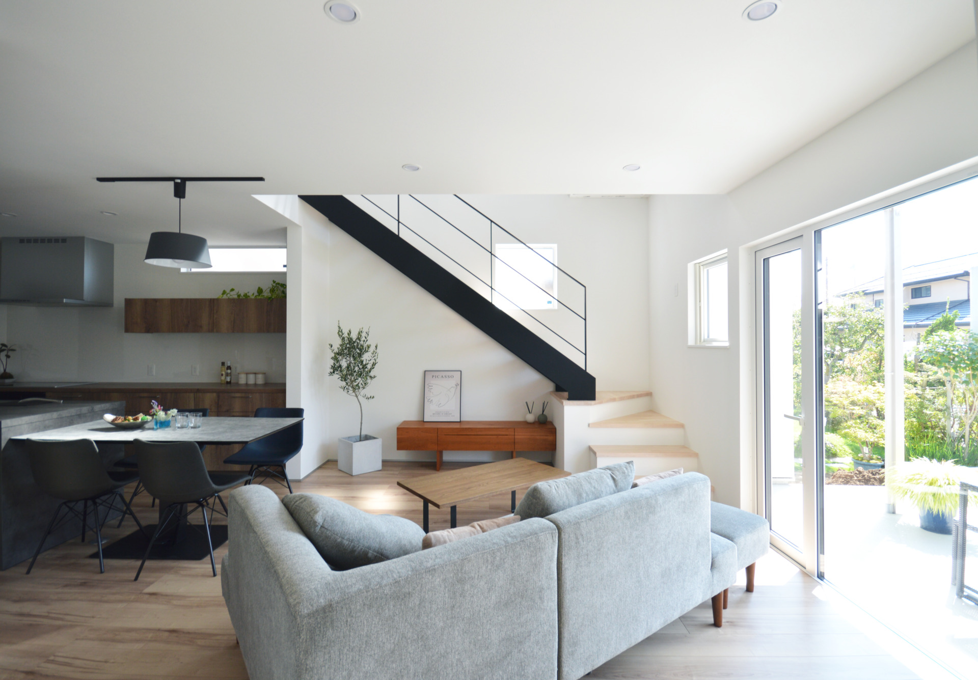 色使いのアイデア_部屋を広く見せたい時のコツ