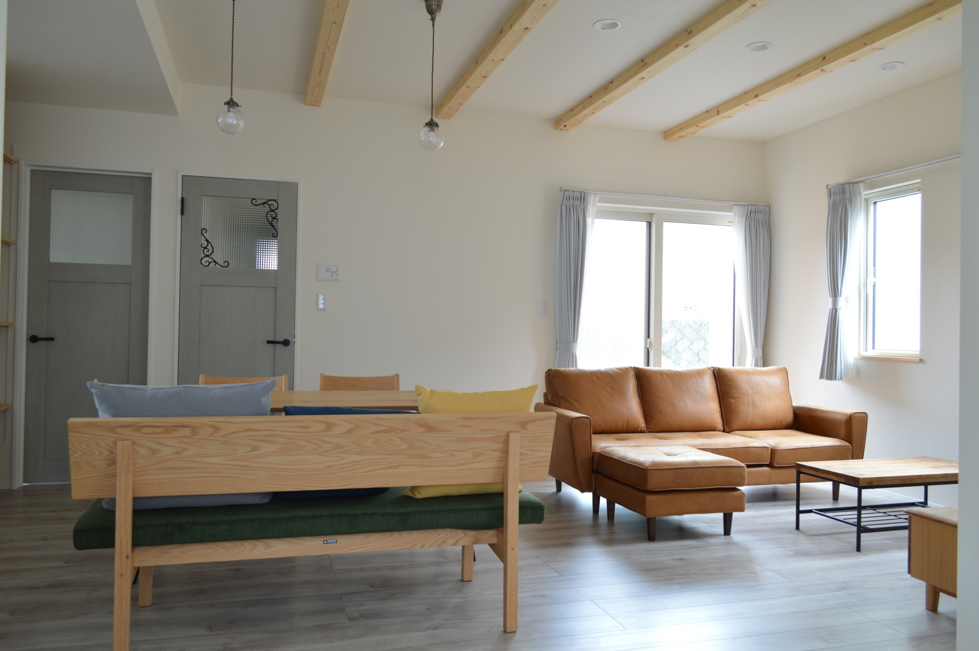 グレージュなインテリアの住宅