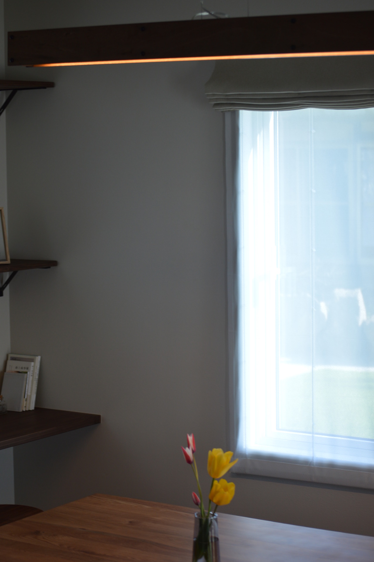 ダイニング上のストレート型照明